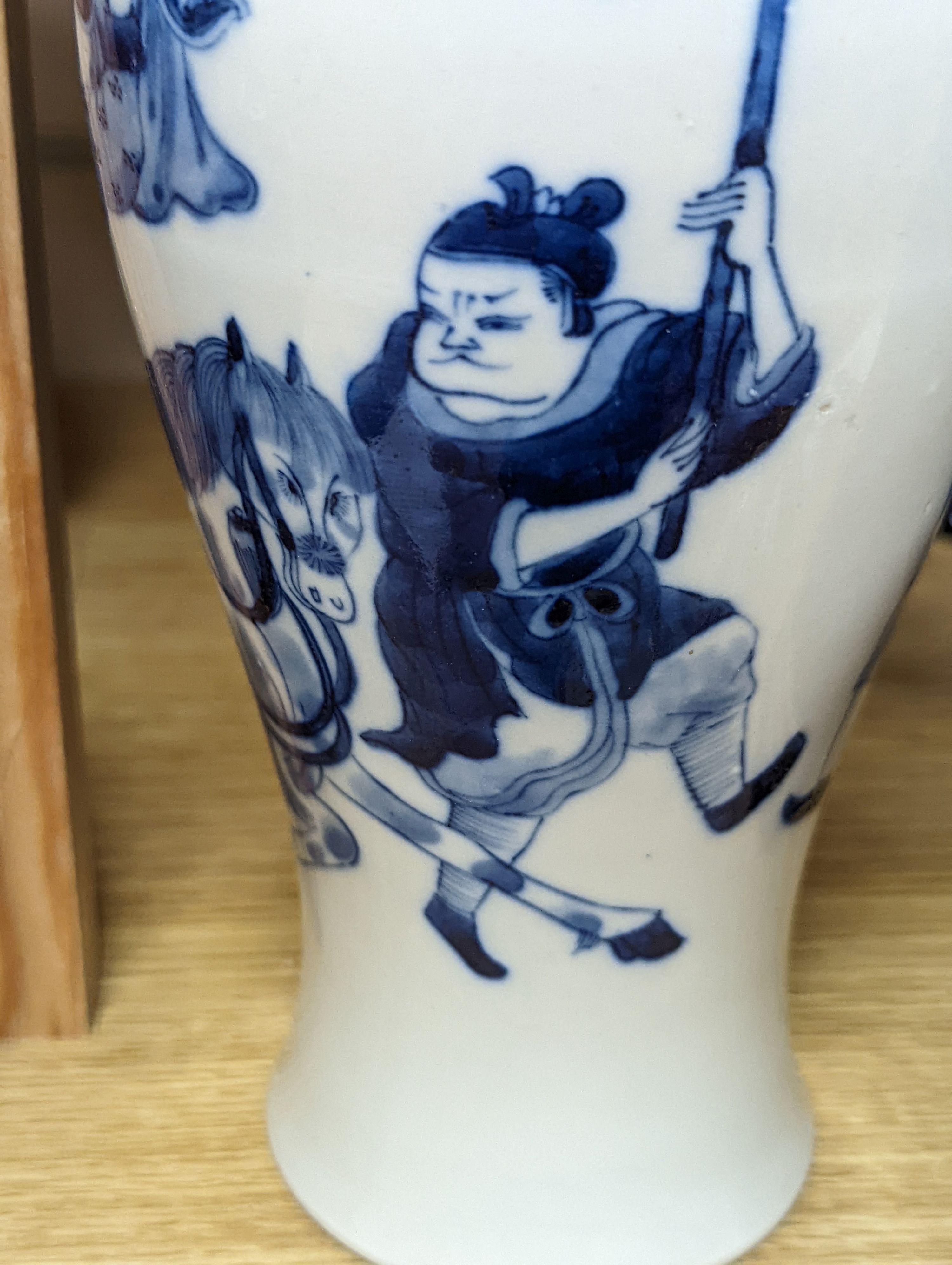 A Chinese blue and white figural meiping, 21.5cm